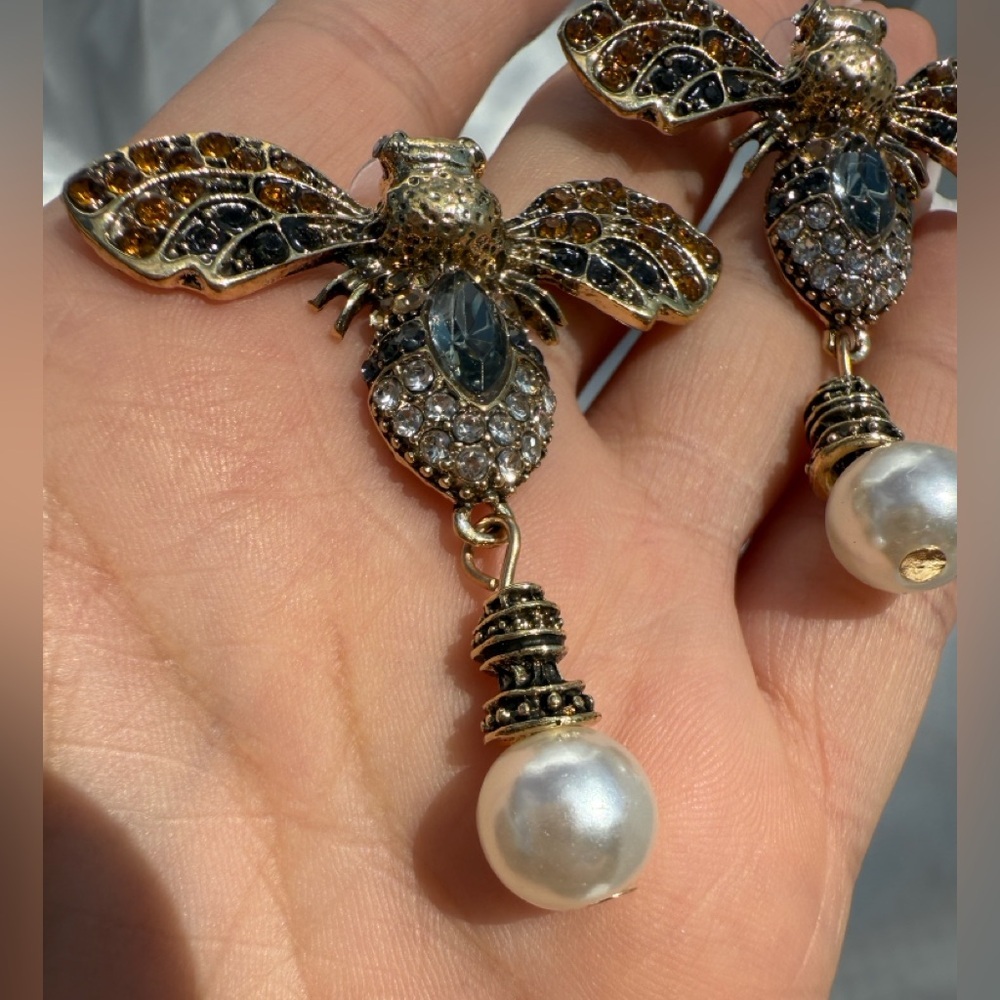 Vintage Gold and Black Bee Earrings with Pearl Drop - Picture 4 of 10